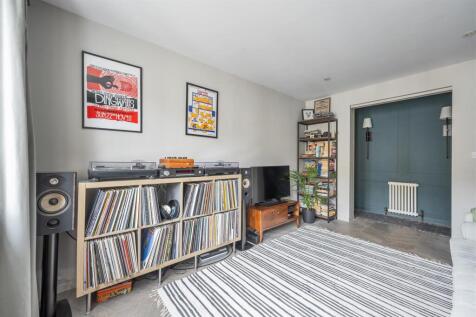Darnley Road, E9