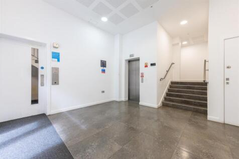 Atkins Square E8