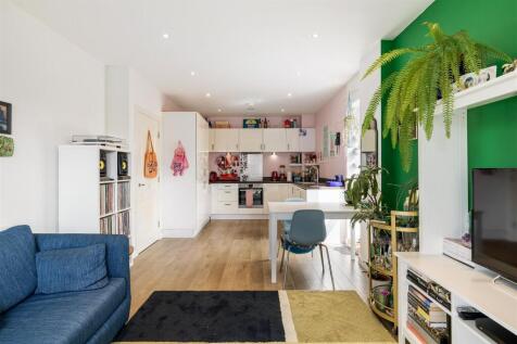 Atkins Square E8
