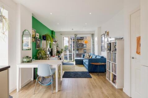 Atkins Square E8