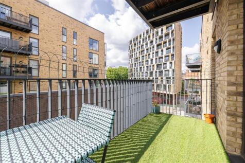 Atkins Square E8