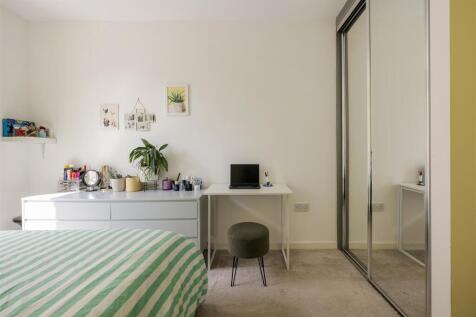 Atkins Square E8