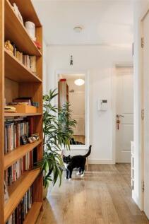 Atkins Square E8