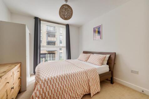 Laburnum Street, E2