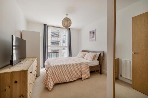 Laburnum Street, E2