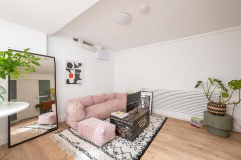 Weymouth Terrace E2