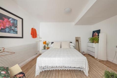 Weymouth Terrace E2