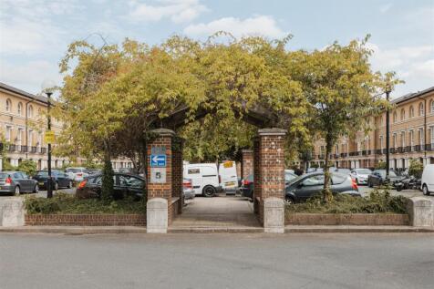 Mothers Square E5