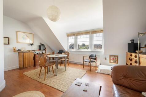 Living-Area-4.jpg