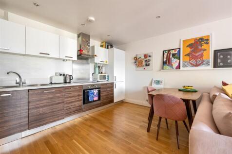 Lea Bridge Road, E5