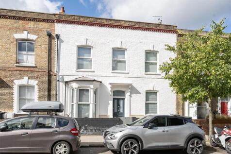 Wayland Avenue, E8