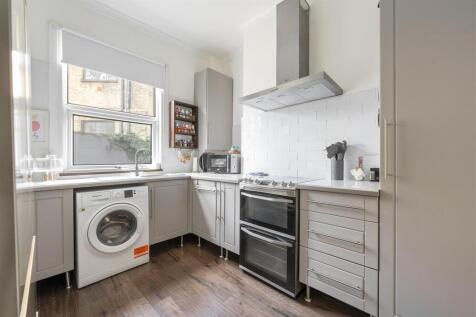 Wayland Avenue, E8