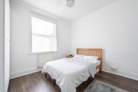 Wayland Avenue, E8