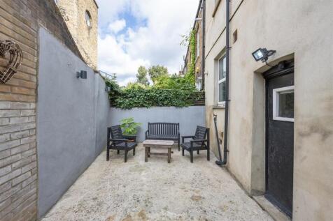 Wayland Avenue, E8