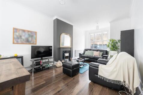 Wayland Avenue, E8