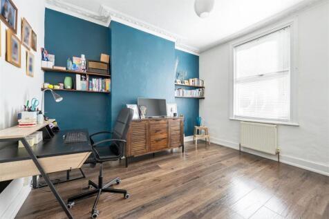 Wayland Avenue, E8