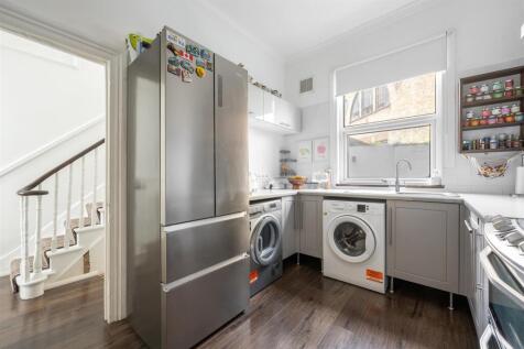 Wayland Avenue, E8