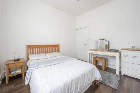 Wayland Avenue, E8