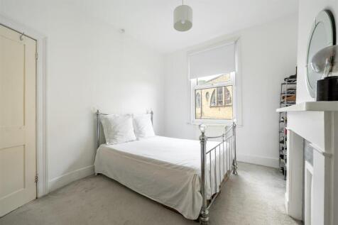 Wayland Avenue, E8