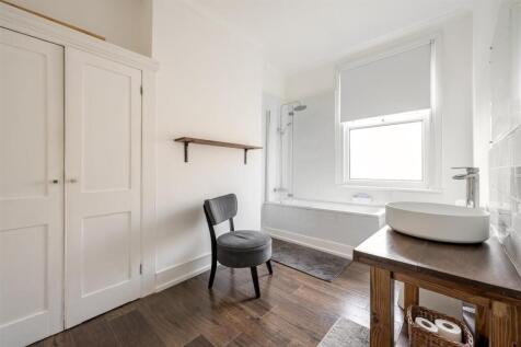 Wayland Avenue, E8