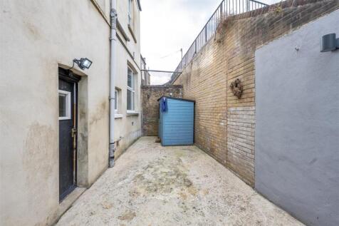 Wayland Avenue, E8