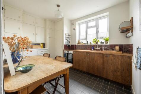 Chatsworth Estate, E5