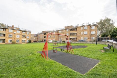 Chatsworth Estate, E5