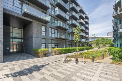 Hart Yard, E3