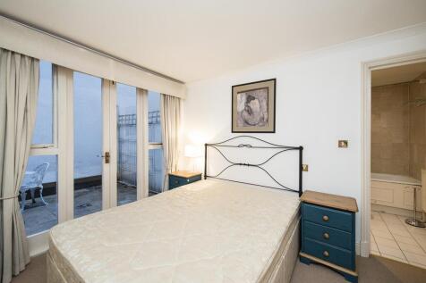 (3)5, 58-59 Hyde Park Gate Bed.jpg
