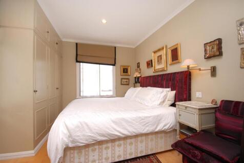 50 Queen&#39;s Gate Mews Bed Hi-res.jpg