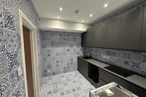 6_LEMAN STREET BASEMENT KITCHEN.jpg