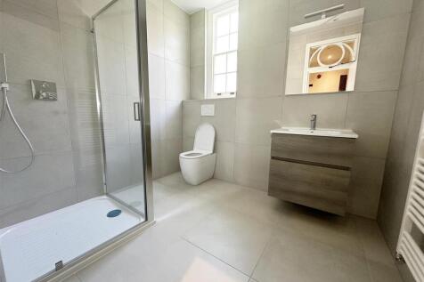 8_LEMAN STREET BATHROOM 2.jpg