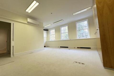 9_LEMAN STREET FIRST FLOOR ROOM 1.jpg