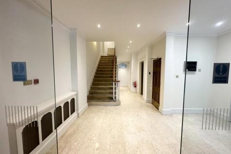 2_LEMAN STREET FOYER 1.jpg