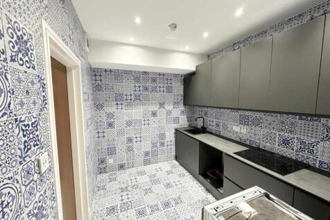 6_LEMAN STREET BASEMENT KITCHEN.jpg