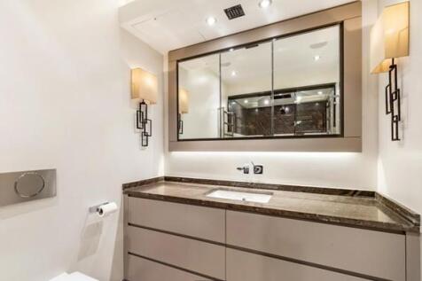Bathroom.jpg