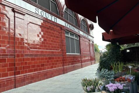 SOUTH KENSINGTON STATION.jpg