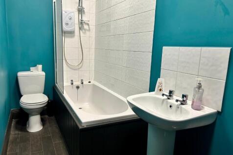 Communal Bathroom 