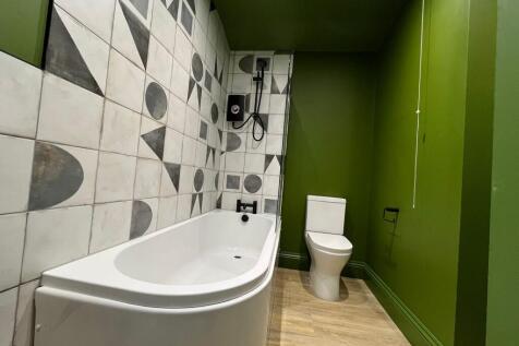 Communal Bathroom 