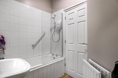 Communal Bathroom 