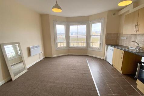 Kitchen/ Living Room