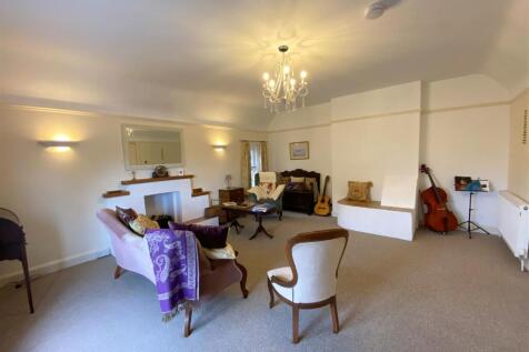 Living Room 2.jpg