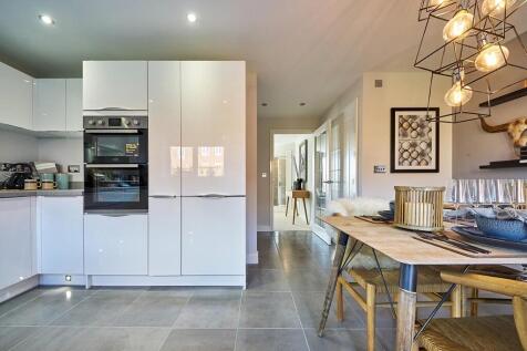 Throw a dinner party - typical Taylor Wimpey home