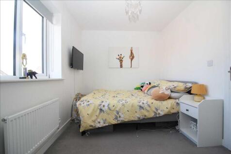 Bedroom ( rear )