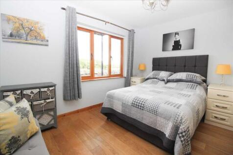 Bedroom (Rear)