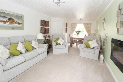 Living Room/Dining