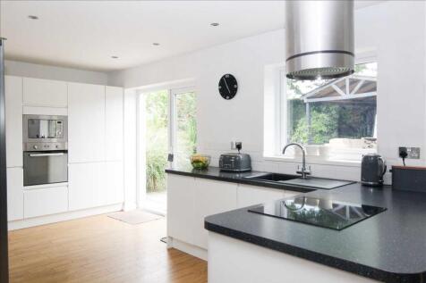 Open Plan &#34;L&#34; Shaped
