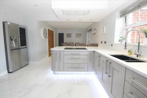 Kitchen / Dining