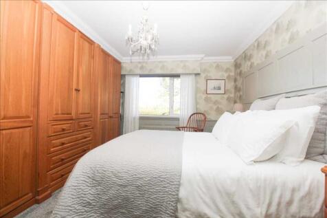Bedroom ( rear )