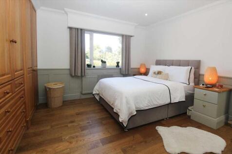 Bedroom ( rear )